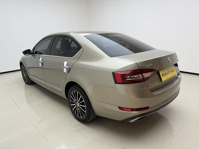 Skoda Octavia - фото 4