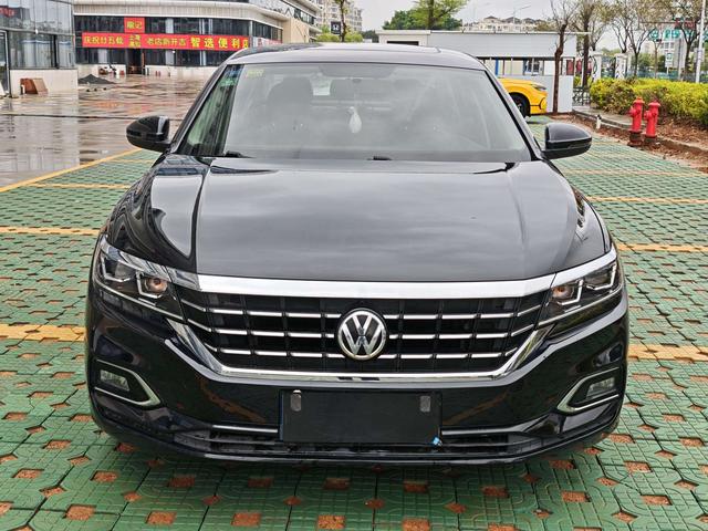 Volkswagen Passat - фото 1
