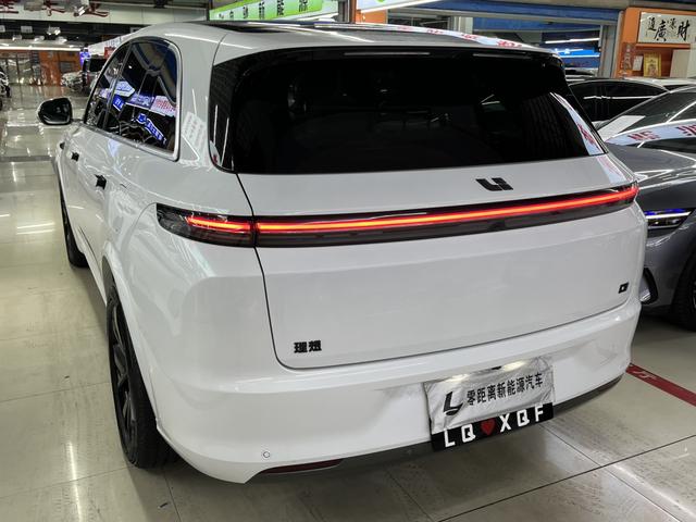 Li Auto L7 - фото 3