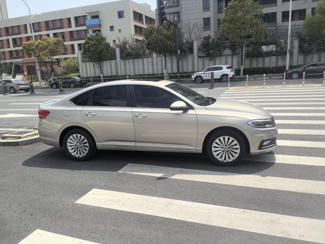 Volkswagen Lavida - фото 2