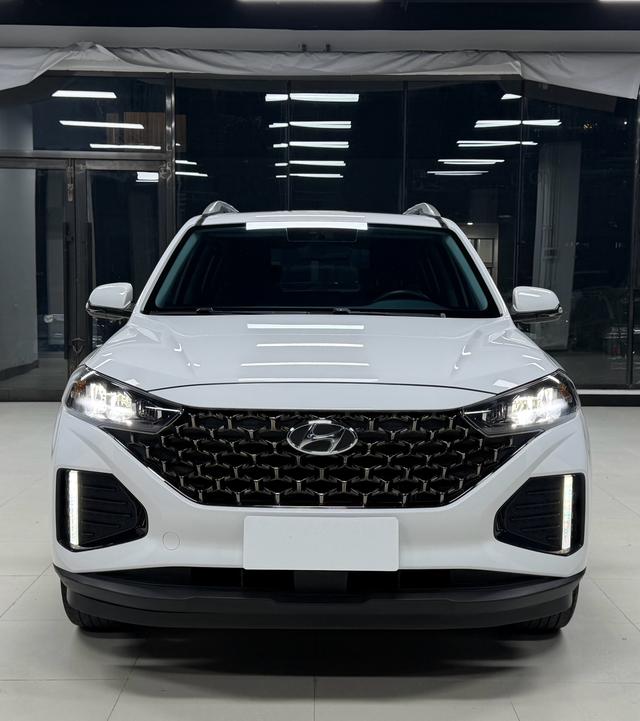 Hyundai ix35 - фото 1
