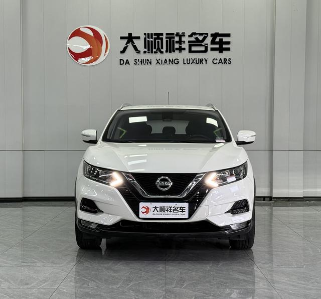 Nissan Qashqai - фото 1
