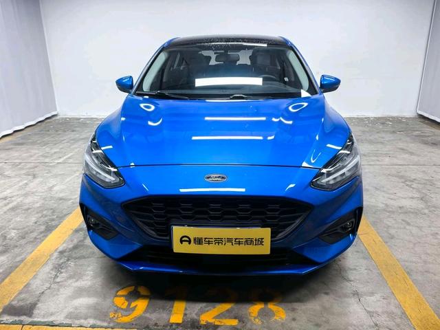 Ford Focus - фото 1
