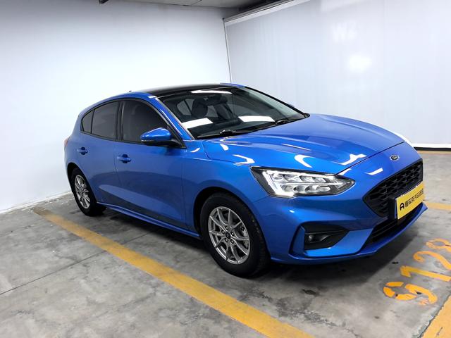 Ford Focus - фото 2