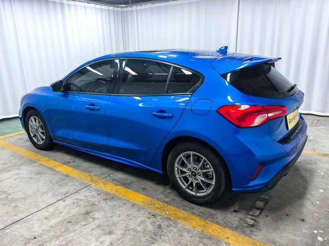 Ford Focus - фото 4