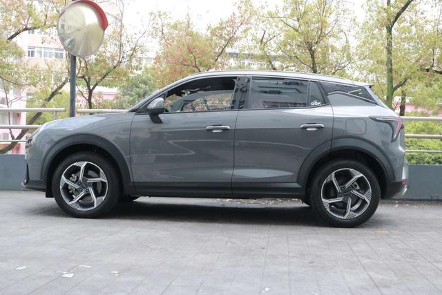 Lynk & Co 06 - фото 1
