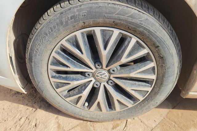 Volkswagen Sagitar - фото 4