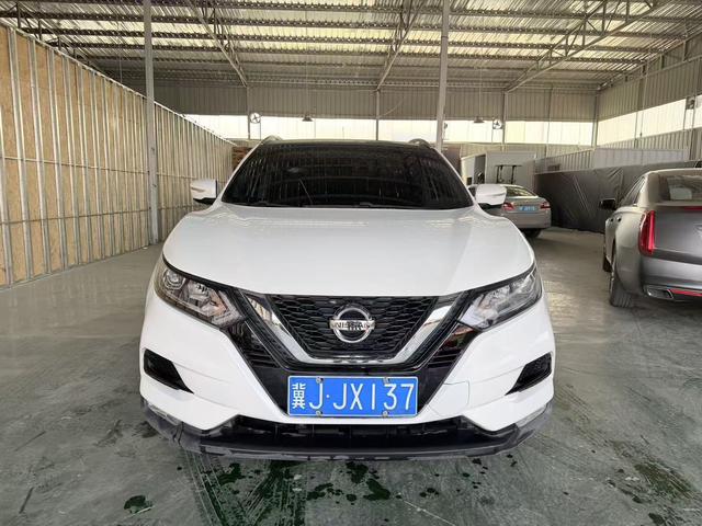Nissan Qashqai - фото 1