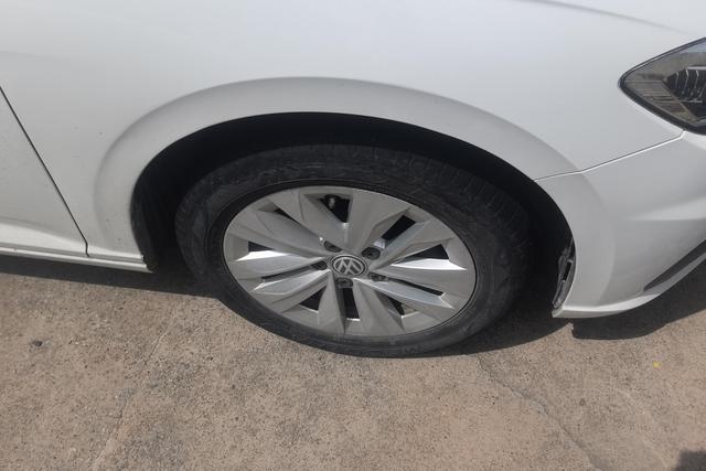 Volkswagen Lavida - фото 4