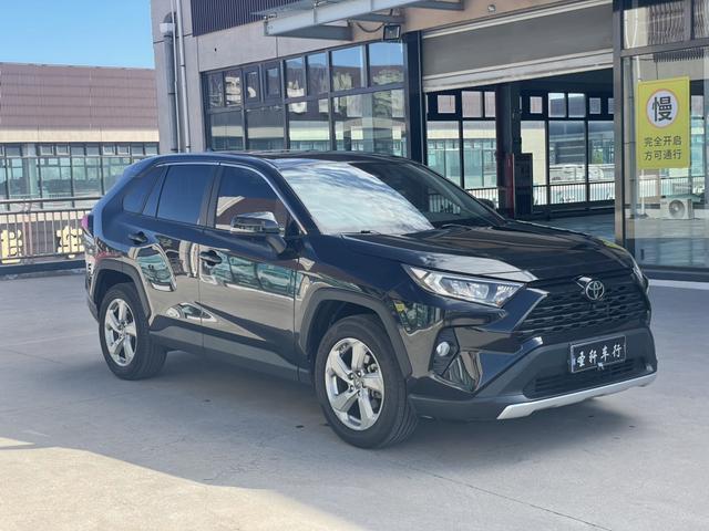 Toyota RAV4 - фото 2
