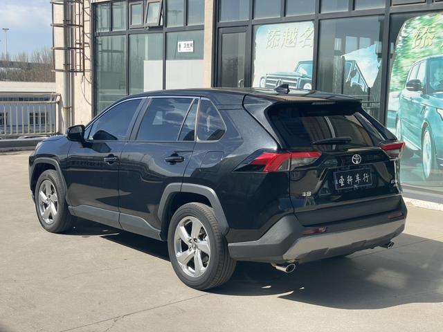 Toyota RAV4 - фото 3