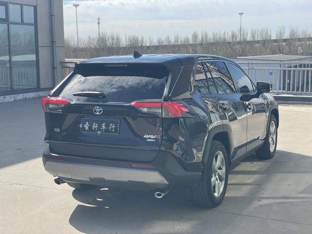 Toyota RAV4 - фото 4