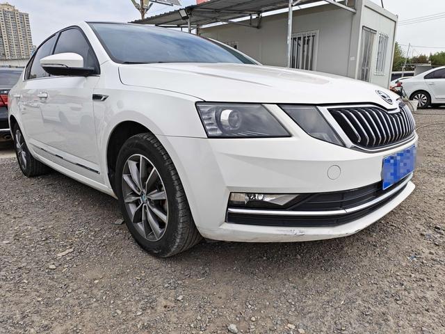 Skoda Octavia - фото 2