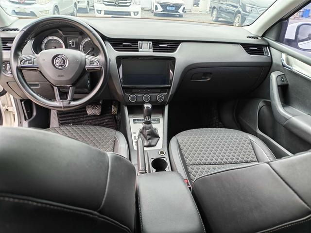 Skoda Octavia - фото 4