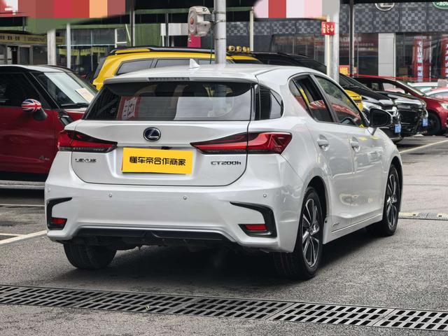 Lexus CT - фото 3