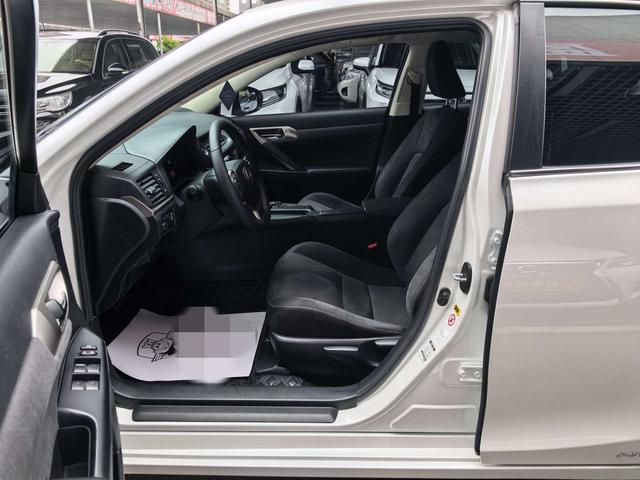 Lexus CT - фото 4