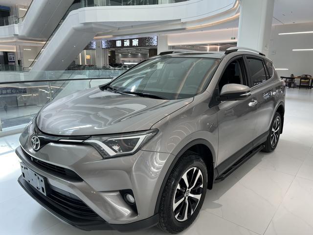 Toyota RAV4 - фото 0