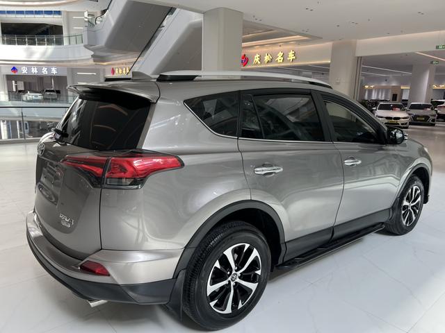 Toyota RAV4 - фото 3
