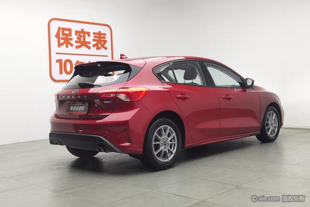 Ford Focus - фото 1