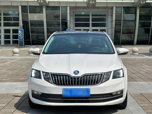 Skoda Octavia - фото 1