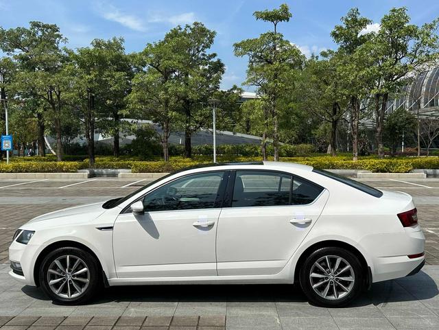 Skoda Octavia - фото 2