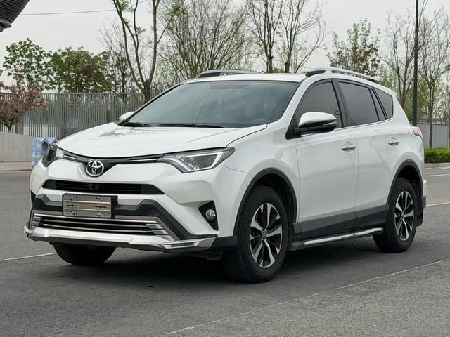 Toyota RAV4 - фото 0