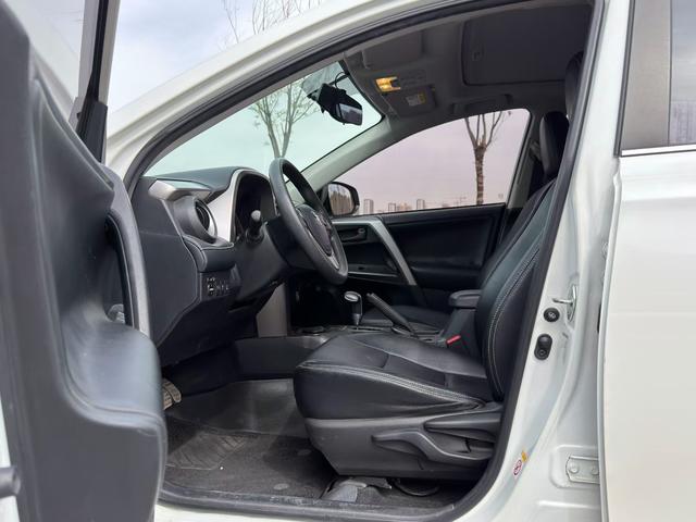 Toyota RAV4 - фото 3