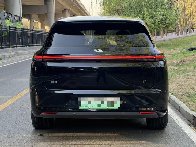 Li Auto L7 - фото 4
