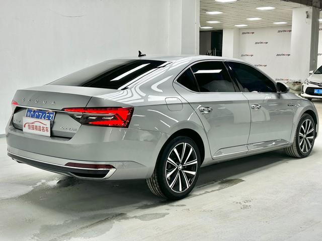 Skoda Superb - фото 4
