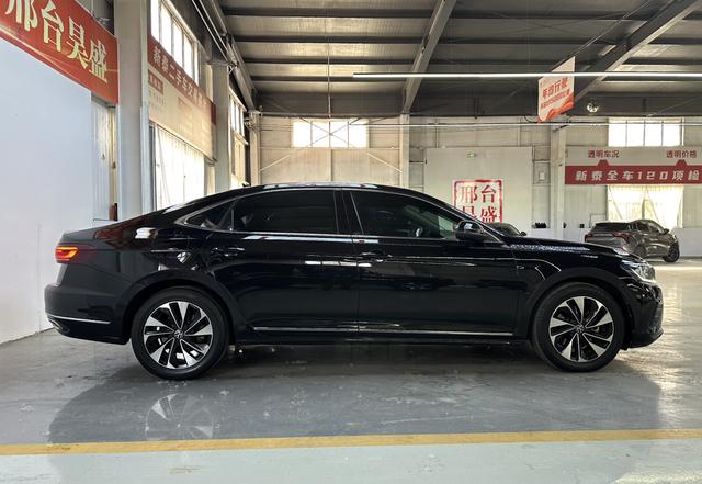 Volkswagen Passat - фото 3