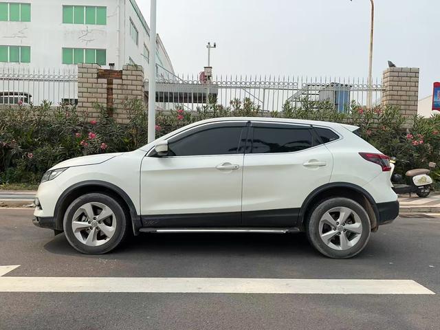 Nissan Qashqai - фото 4
