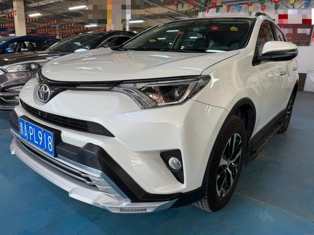 Toyota RAV4 - фото 0