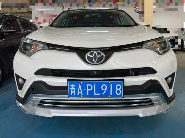 Toyota RAV4 - фото 1