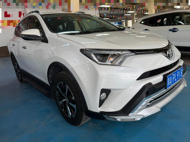 Toyota RAV4 - фото 2