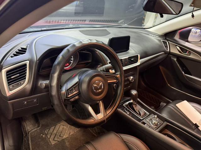 Mazda 3 Axela - фото 3