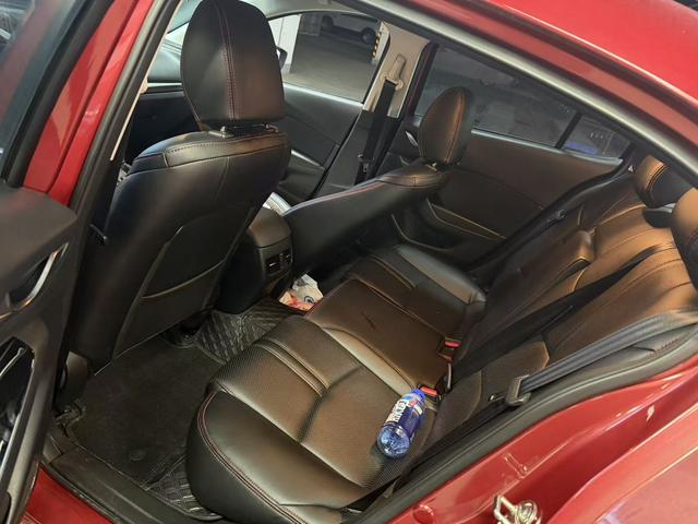 Mazda 3 Axela - фото 4