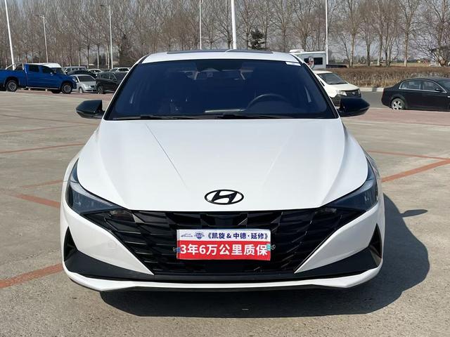Hyundai Elantra - фото 1