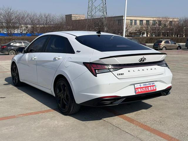 Hyundai Elantra - фото 2