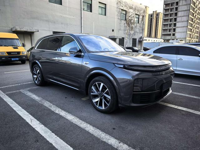 Li Auto L7 - фото 1