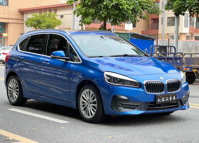 BMW 2-Series Active Tourer - фото 2