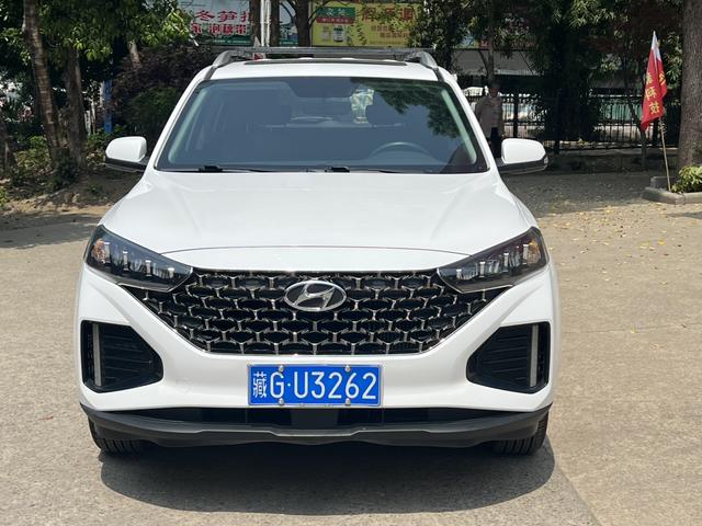 Hyundai ix35 - фото 1