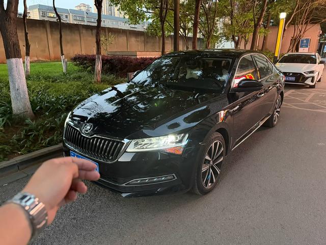 Skoda Superb - фото 0
