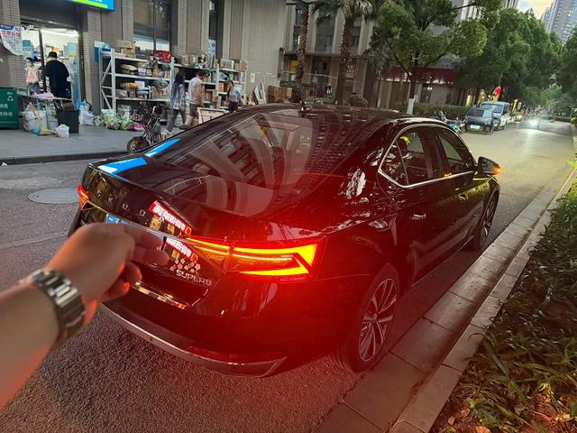 Skoda Superb - фото 1