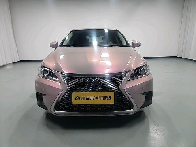 Lexus CT - фото 1