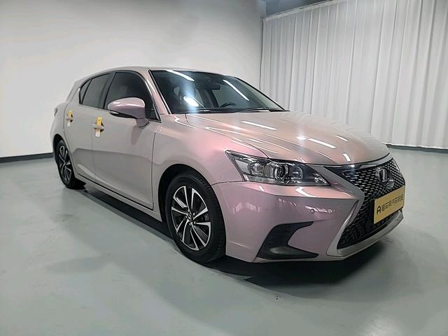 Lexus CT - фото 2