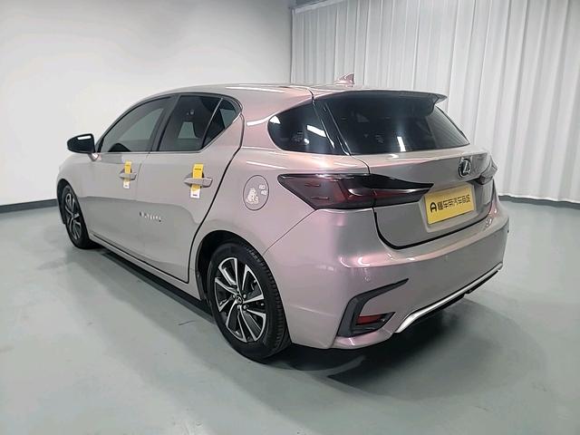 Lexus CT - фото 4