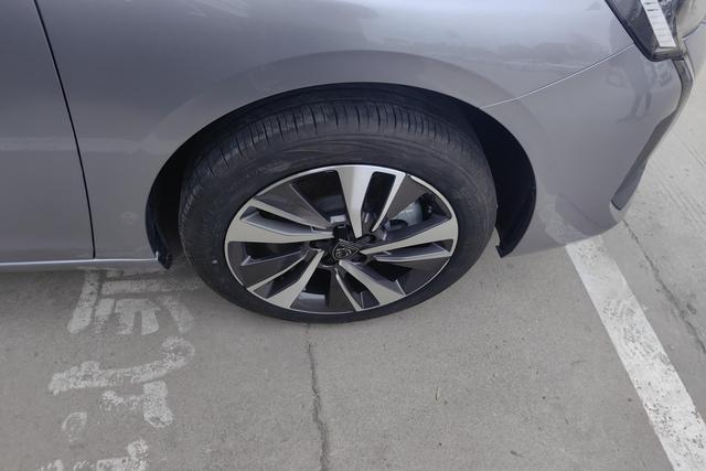 Peugeot 408 - фото 4