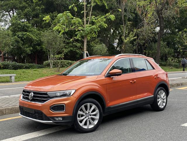 Volkswagen T-Roc - фото 0