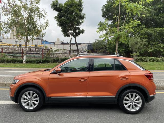 Volkswagen T-Roc - фото 2