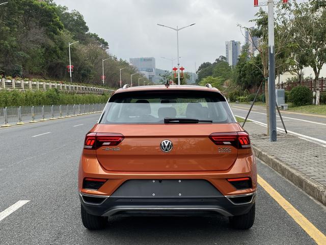 Volkswagen T-Roc - фото 3